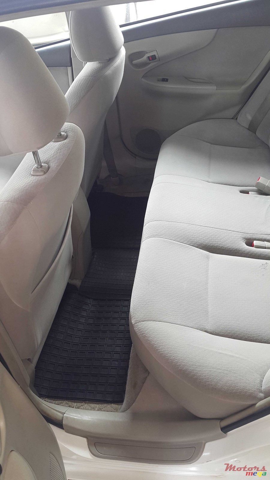 2009' Toyota Axio photo #6