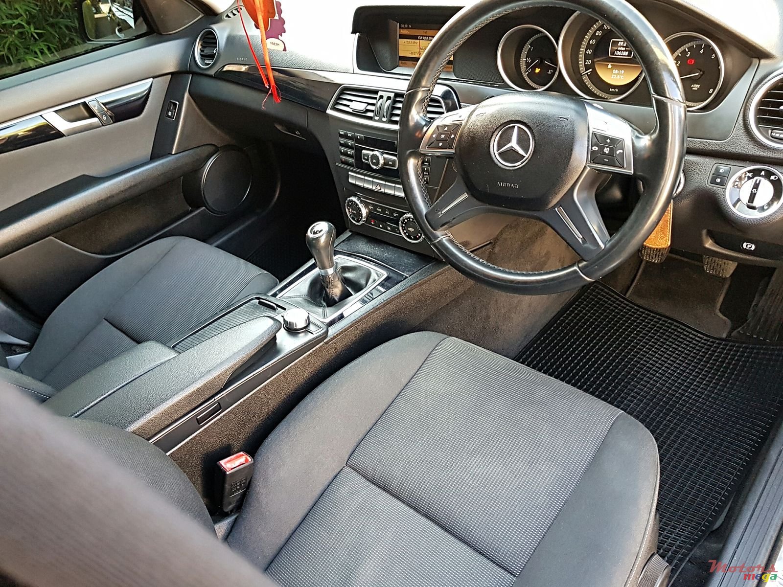 2011' Mercedes-Benz c 180 kompressor photo #6