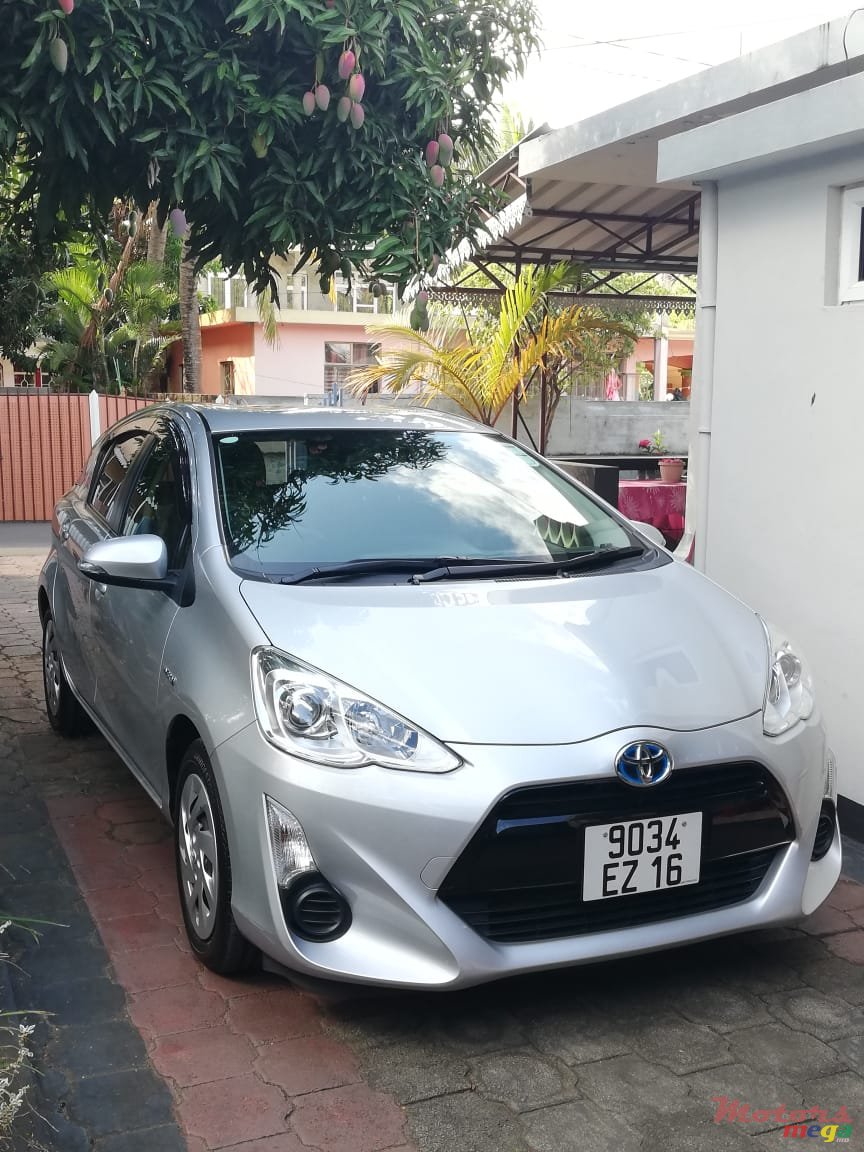 2016' Toyota Aqua photo #1