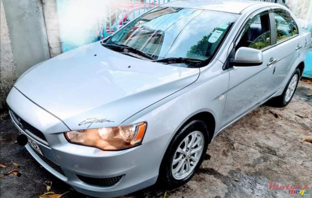 2012' Mitsubishi Lancer X photo #2