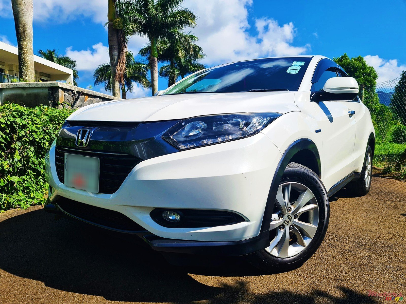 2014' Honda Vezel S 1.5 Hybrid photo #1