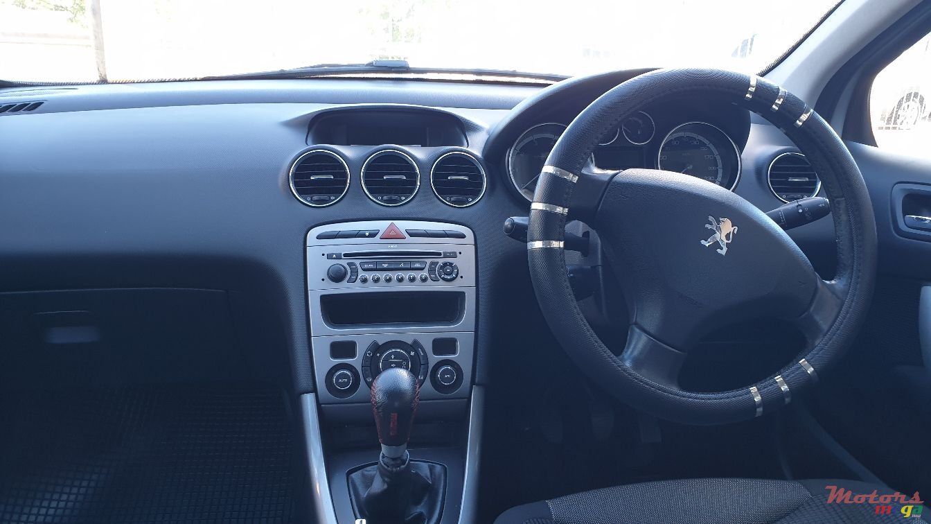 2009' Peugeot 308 photo #3