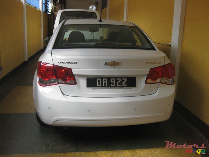 2010' Chevrolet Cruze photo #3