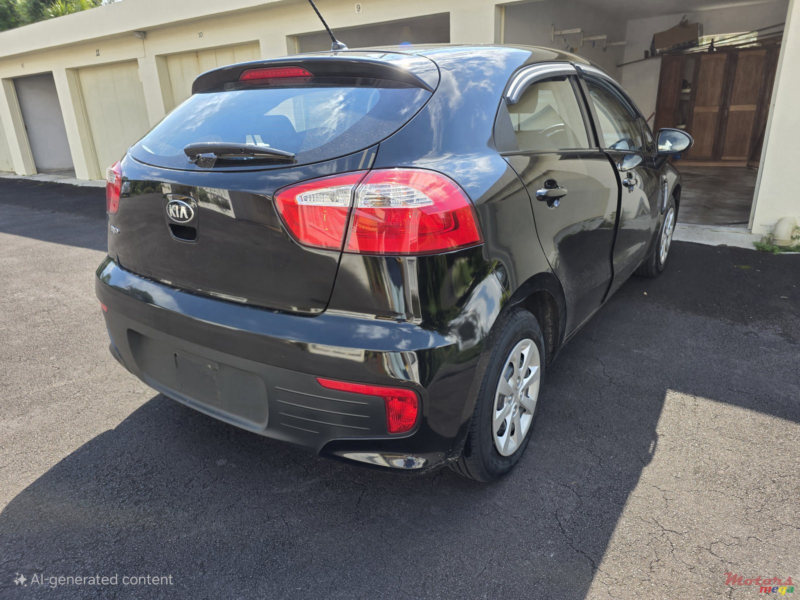 2015' Kia Rio photo #2