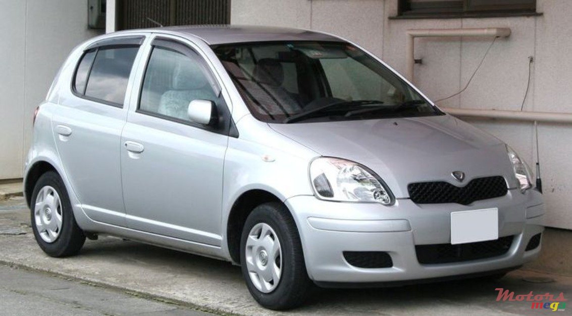 2001' Toyota Vitz photo #1