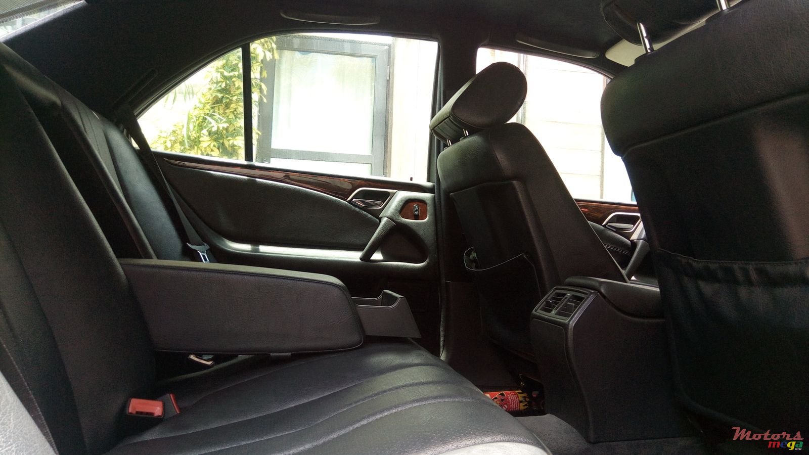 1998' Mercedes-Benz E-Class E300 turbodiesel Elegance photo #3