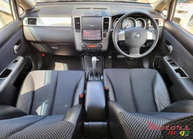 2005' Nissan Tiida photo #6