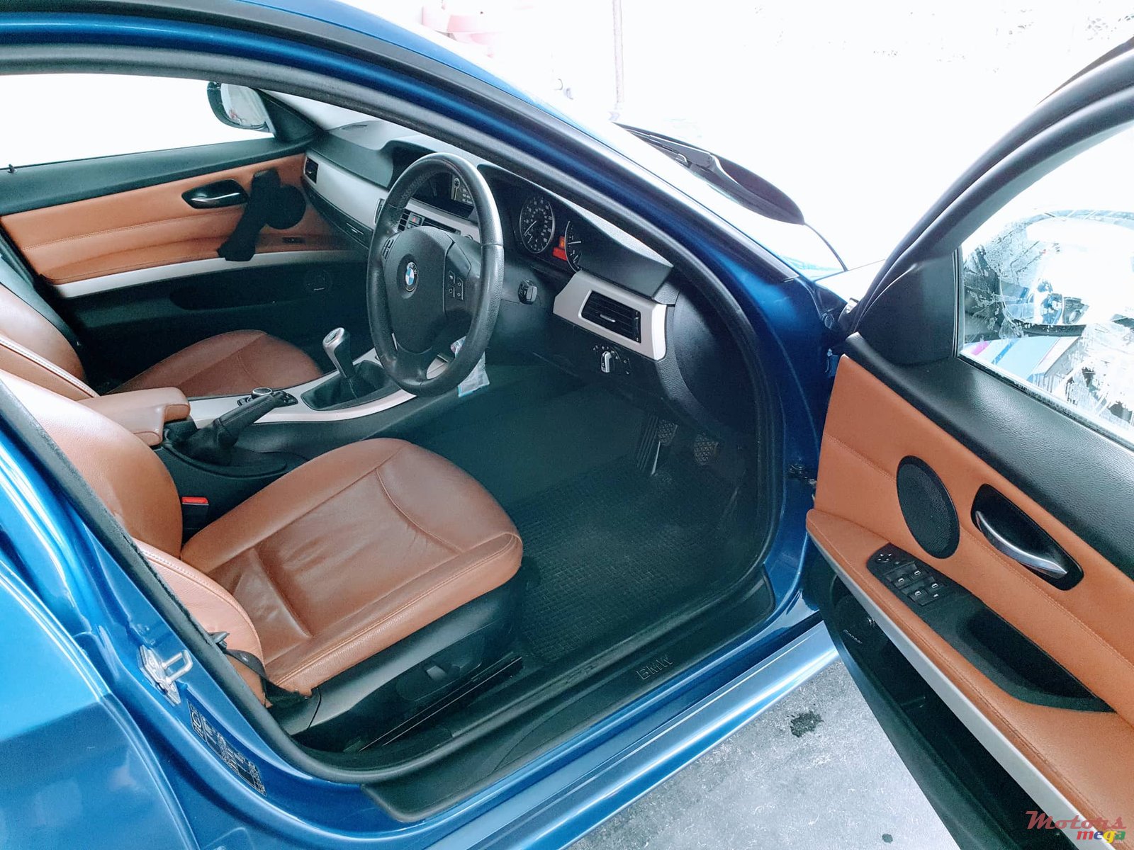 2010' BMW 318 photo #4