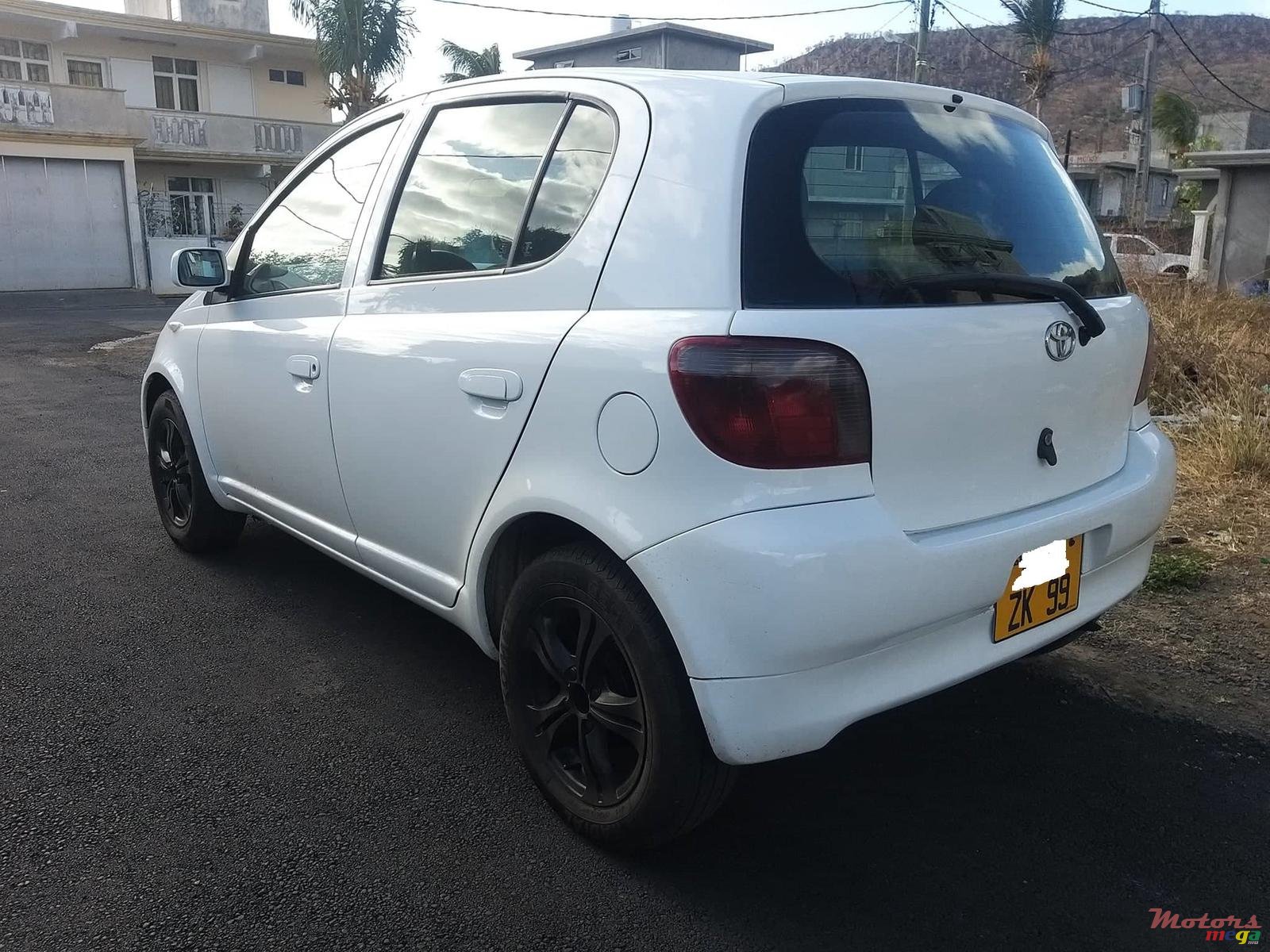 1999' Toyota Vitz SCP10 photo #3
