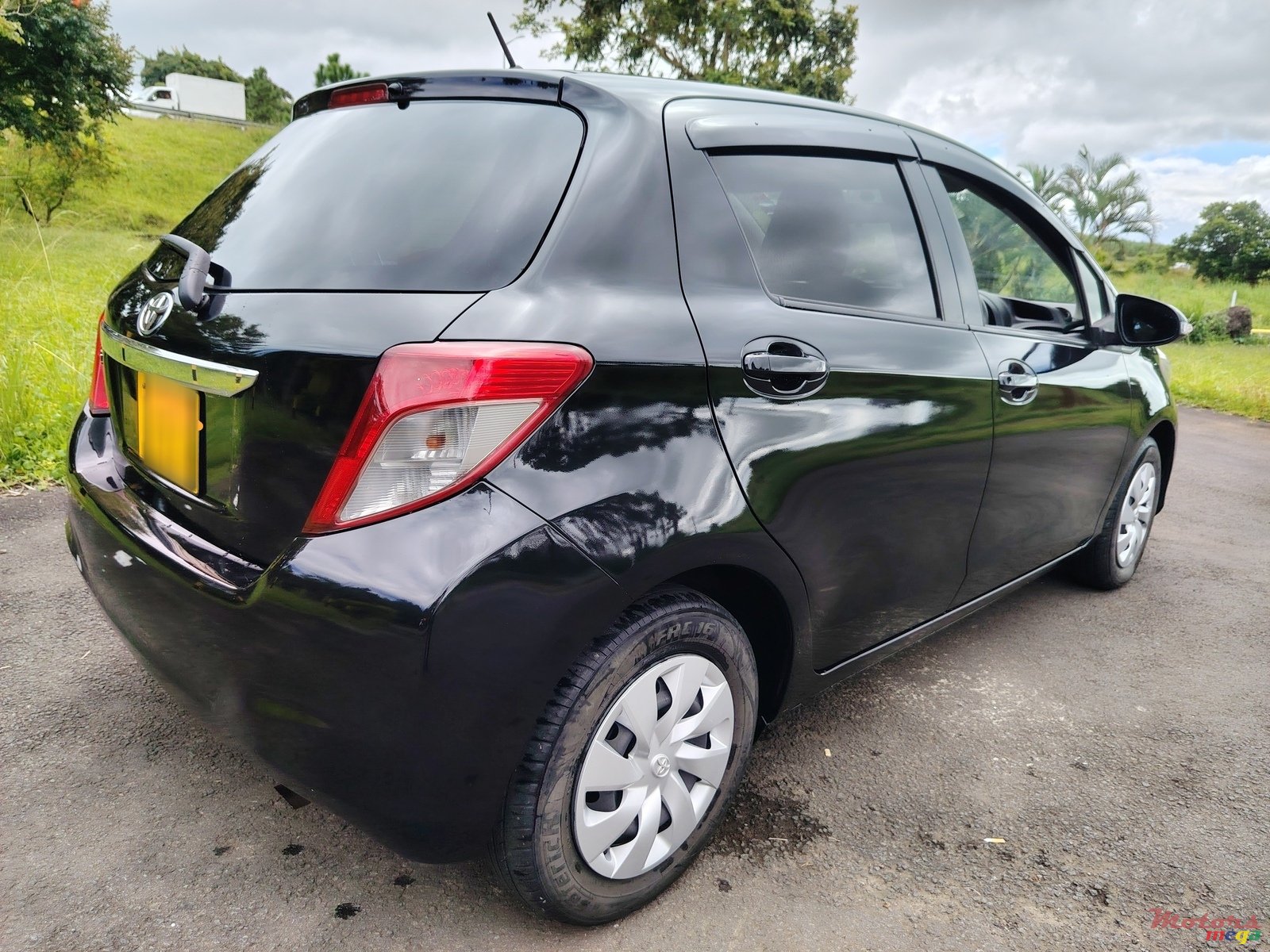 2014' Toyota Vitz 1320cc Automatic photo #1