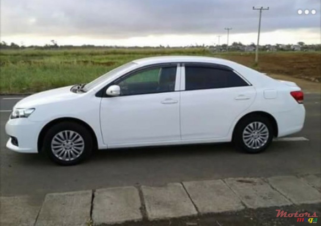 2011' Toyota photo #4