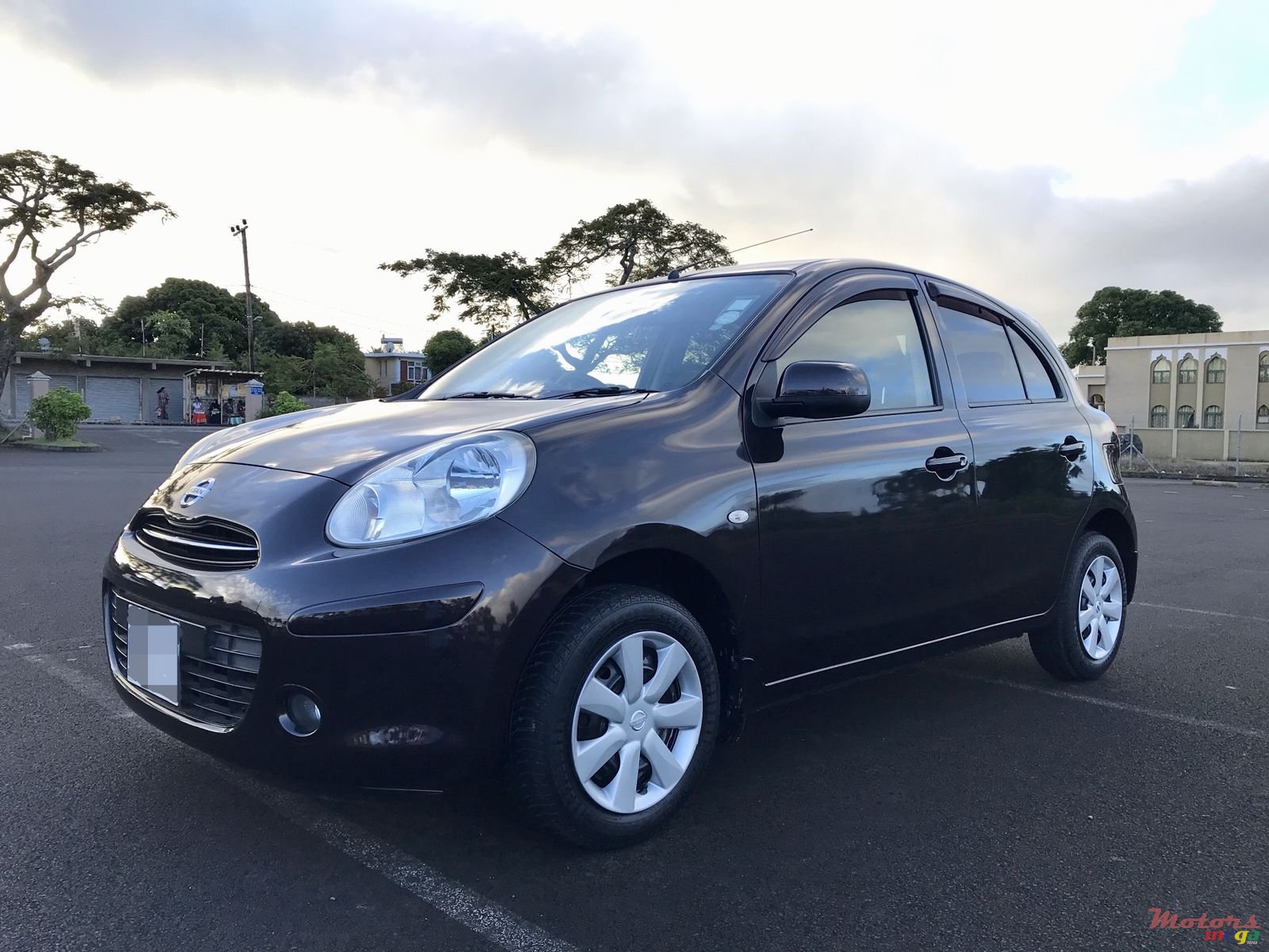 2012' Nissan photo #3