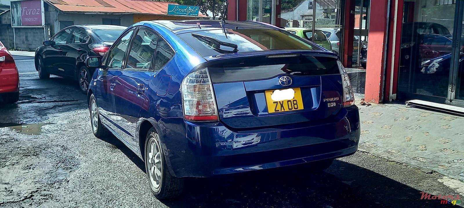 2008' Toyota Prius photo #2