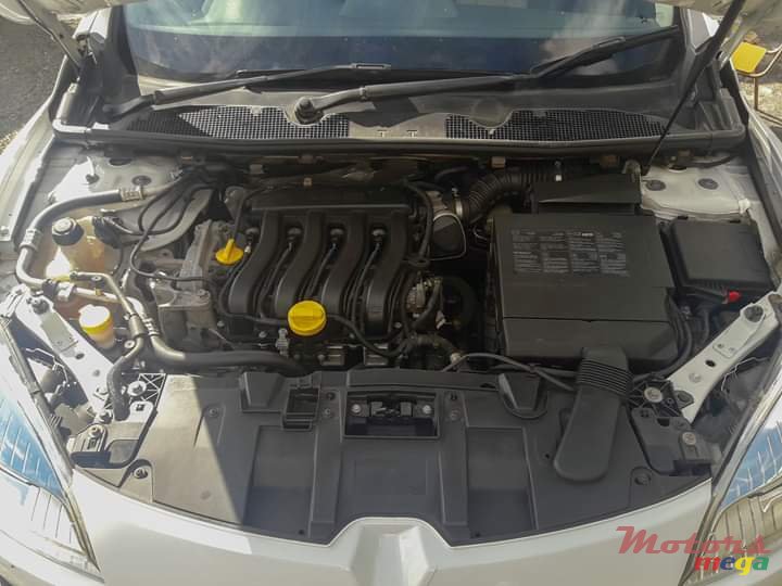 2011' Renault Megane photo #6
