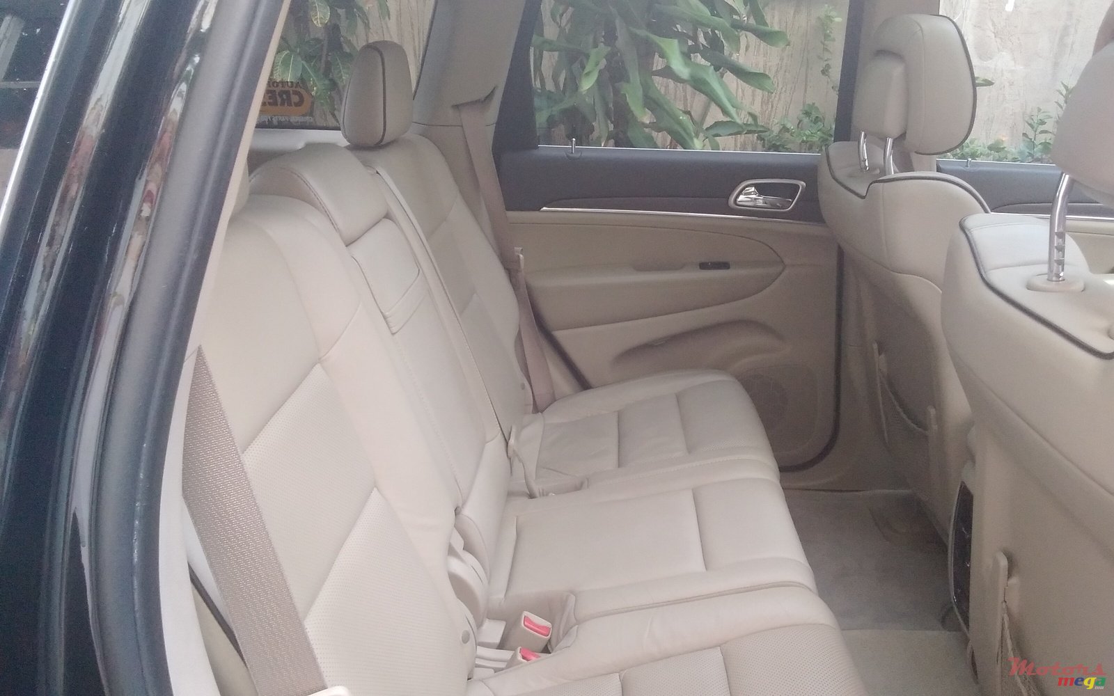 2014' Jeep Grand Cherokee Overland photo #2