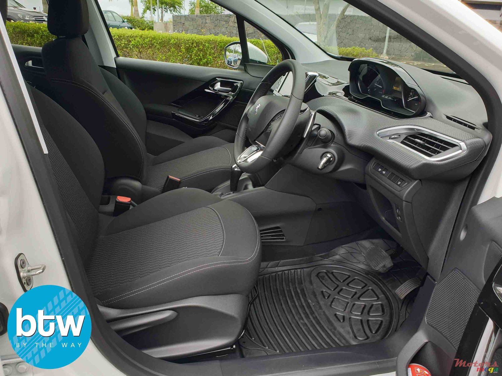 2018' Peugeot 208 PURETECH photo #4