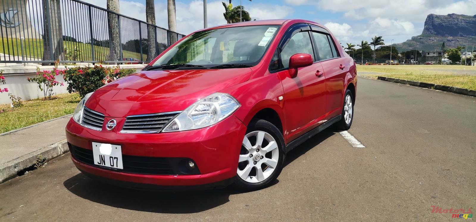 2007' Nissan Tiida photo #2