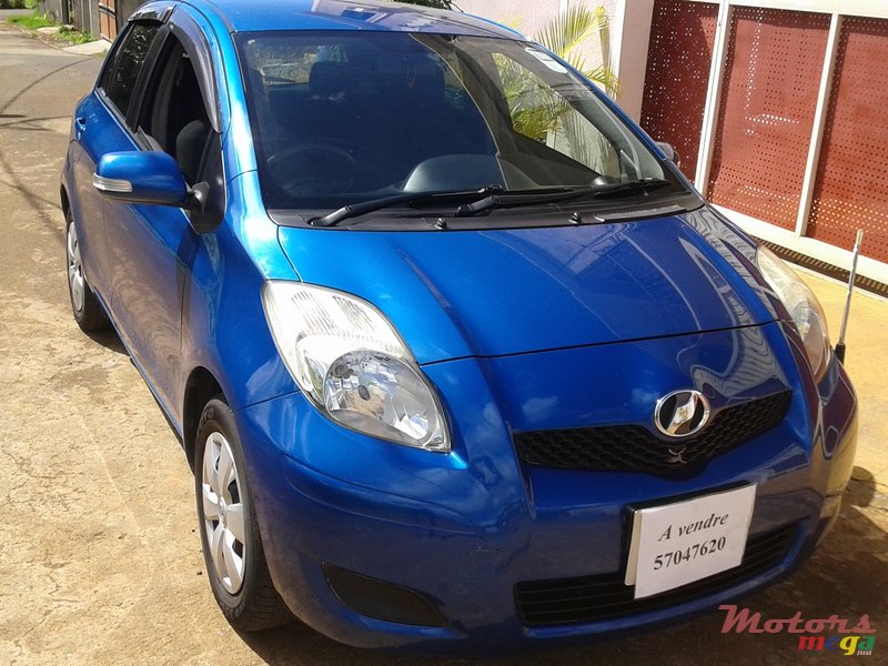 2009' Toyota Vitz photo #1