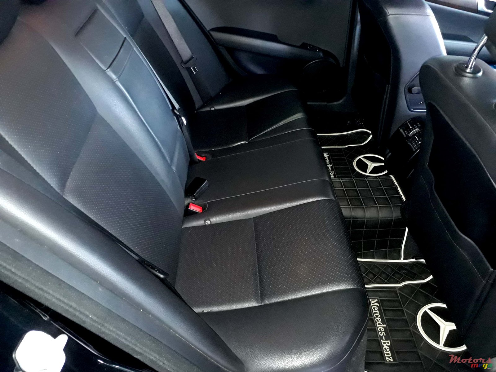 2013' Mercedes-Benz C-Class Elegance photo #3