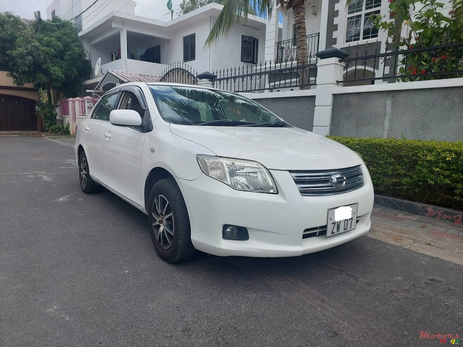 2007' Toyota Axio photo #2