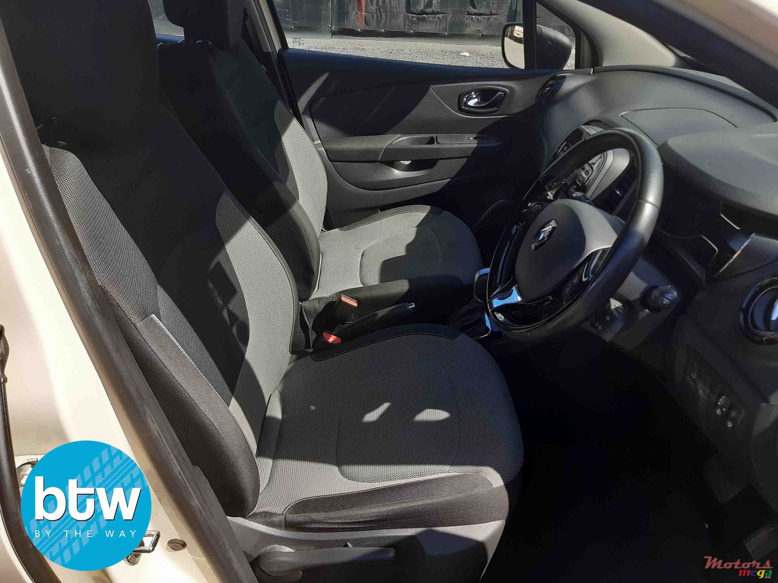 2016' Renault Captur 1.2 Turbo Automatic photo #4