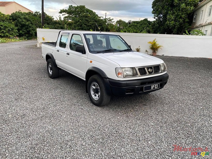 2003' Nissan Hardbody 4X4 photo #1