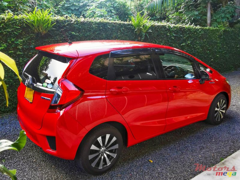 2014' Honda Fit Hybrid photo #2