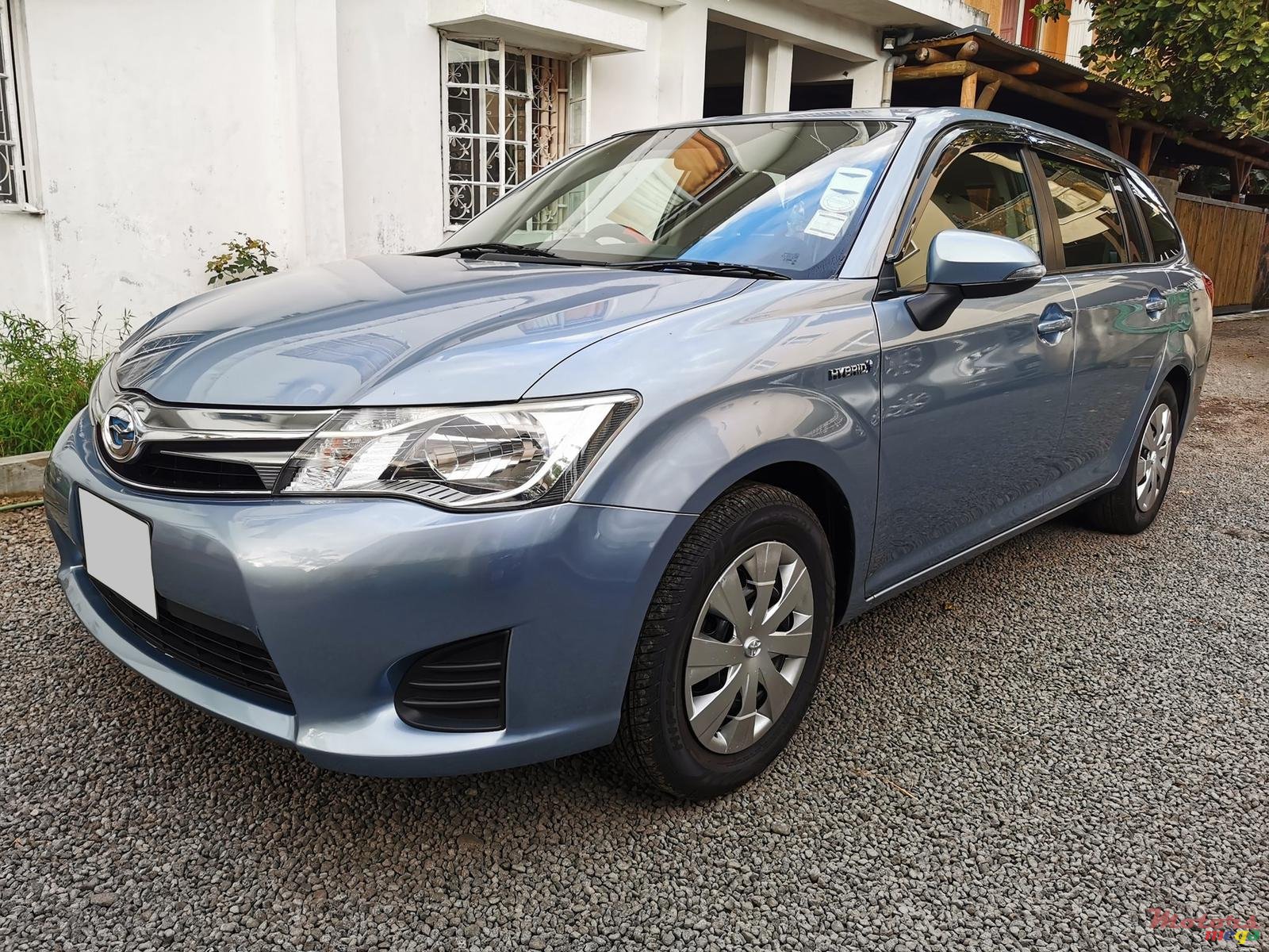 2014' Toyota Fielder Hybrid photo #4