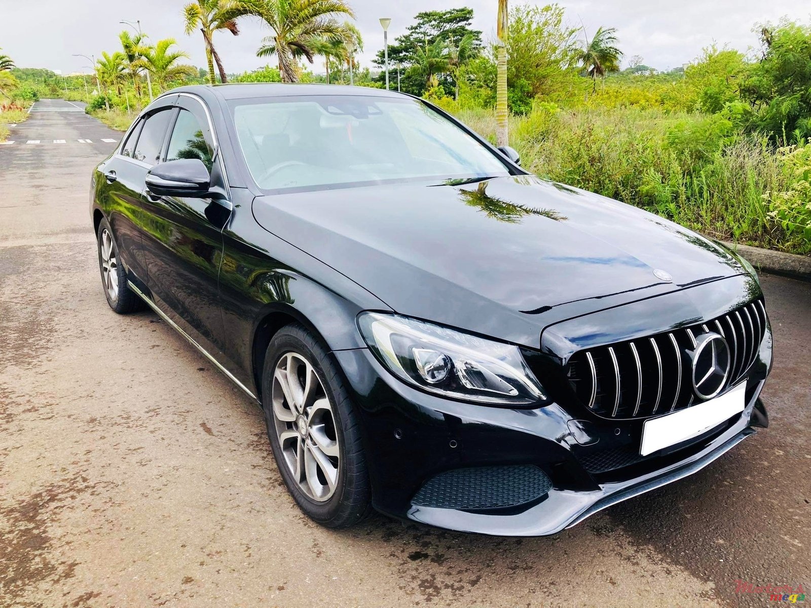 2015' Mercedes-Benz C-Class C180 avant garde photo #3