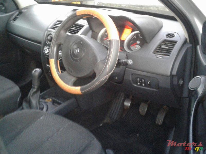 2005' Renault Megane photo #4