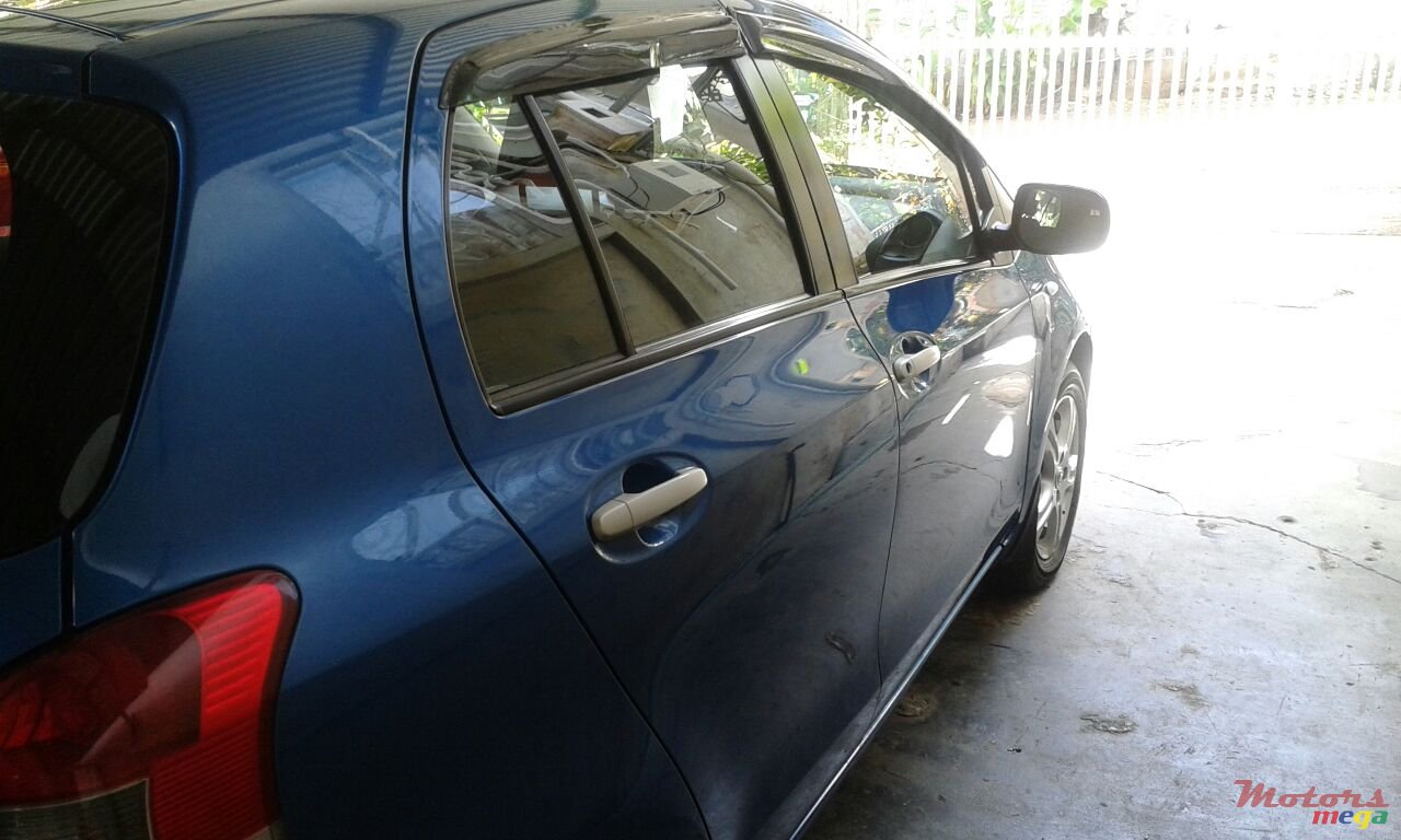 2010' Toyota Yaris photo #5