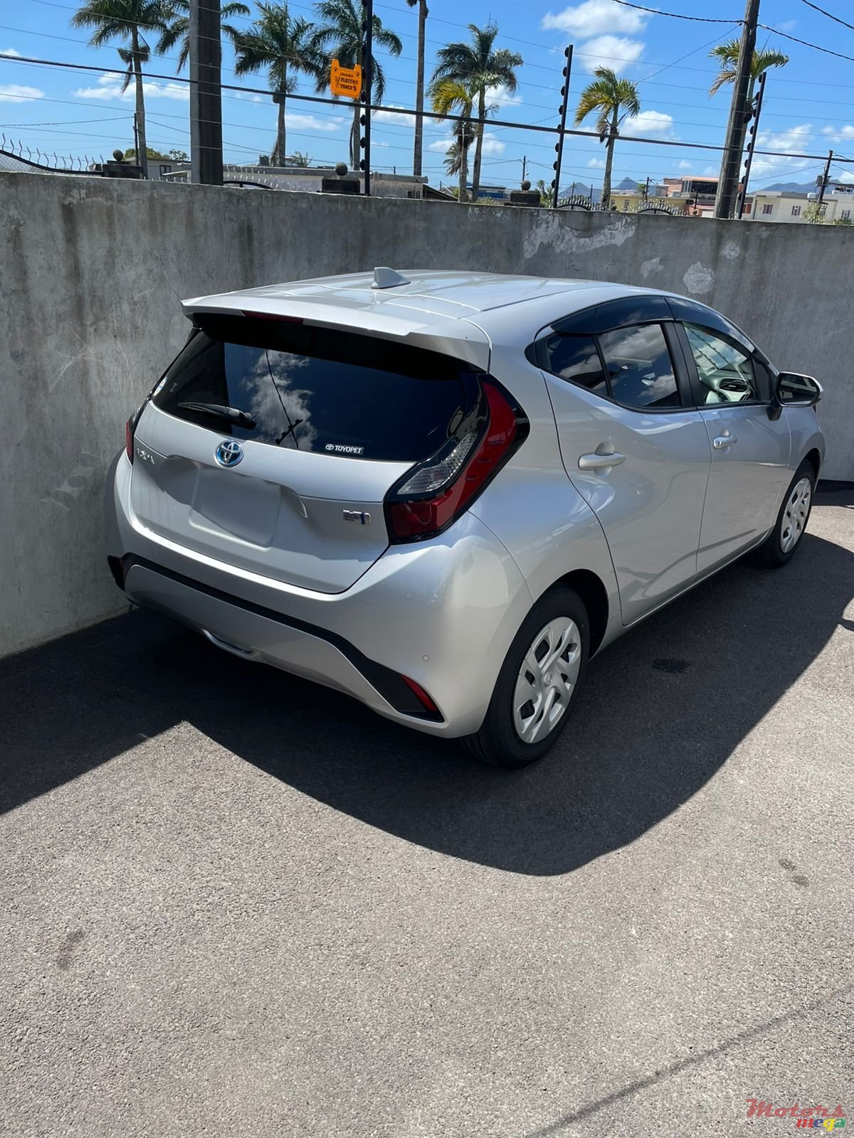 2022' Toyota Aqua photo #3