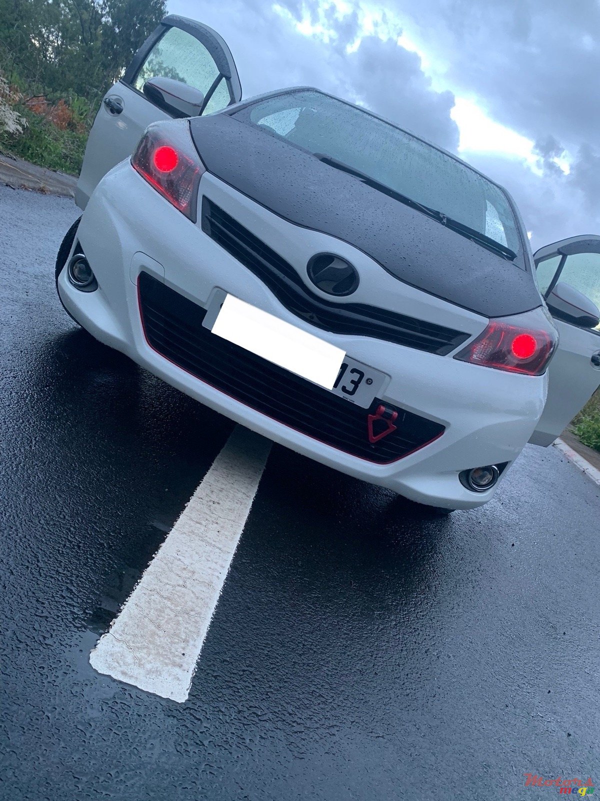 2013' Toyota Vitz photo #1