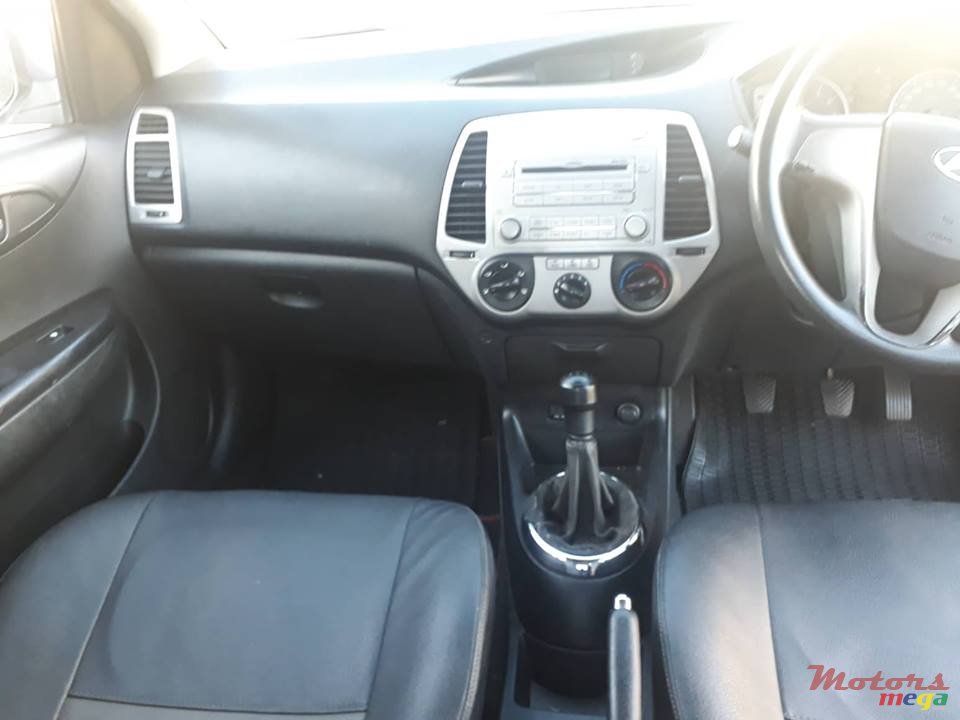2011' Hyundai i20 photo #1