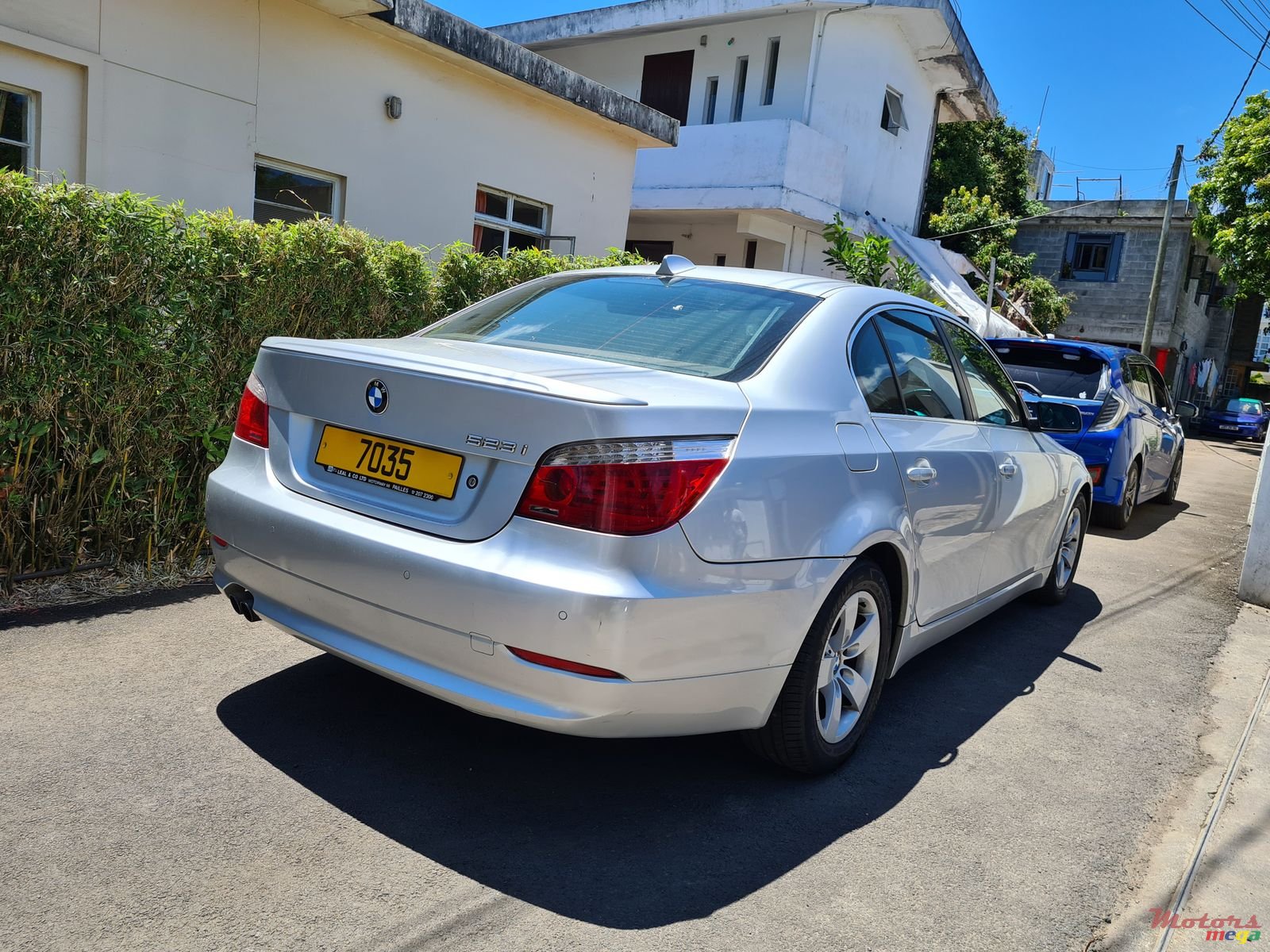 2009' BMW 523 photo #7