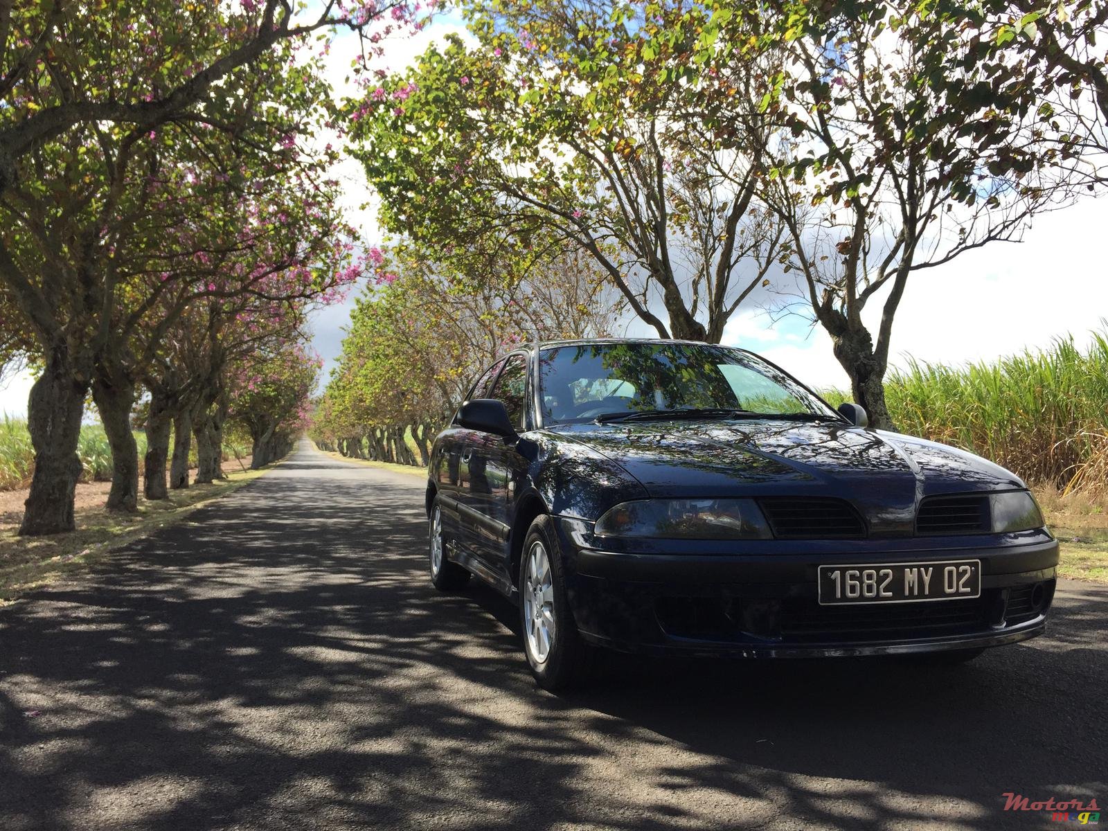 2002' Mitsubishi Carisma photo #3