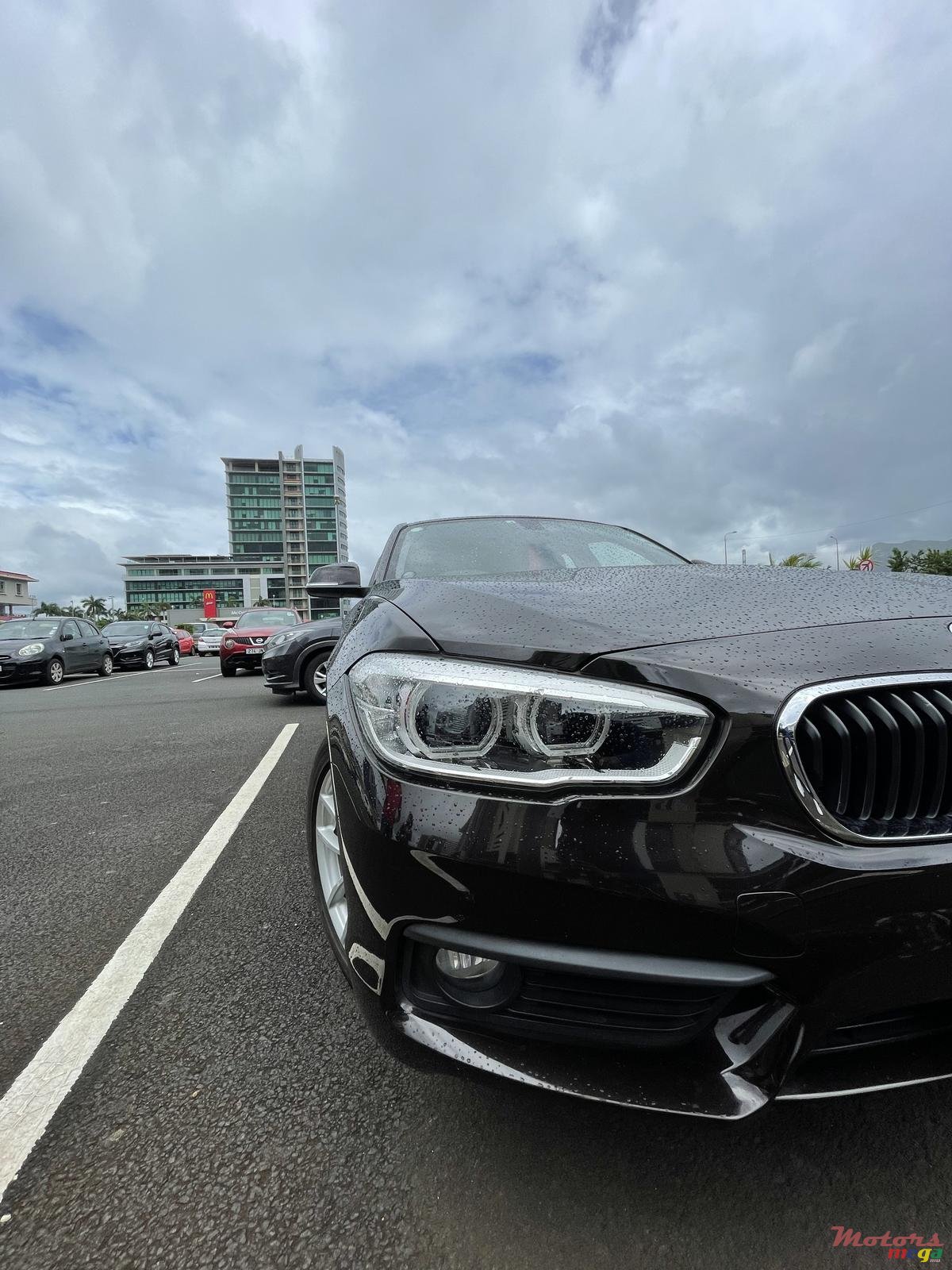 2016' BMW 1 Series 5 Door photo #3