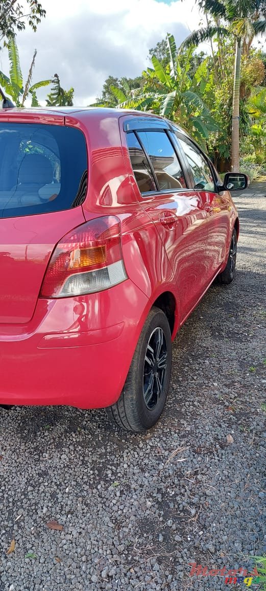 2009' Toyota Vitz photo #3