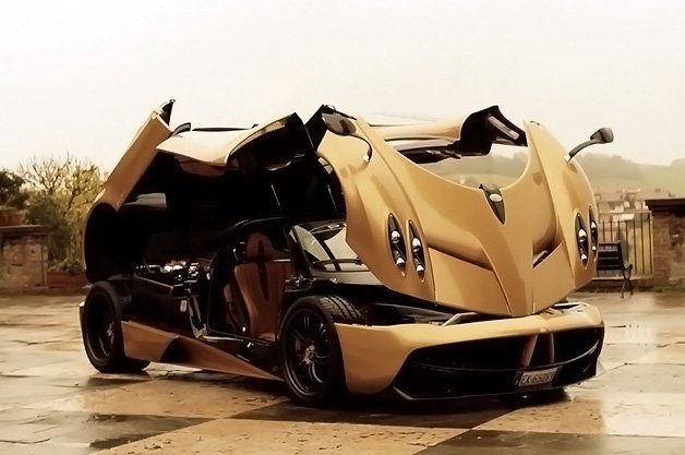 Pagani Huayra Explores Italian Countryside and Looks Amazing in the Process