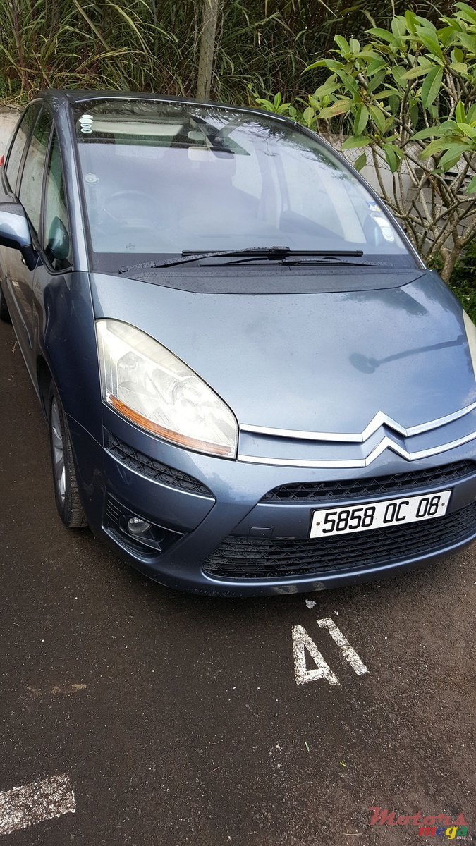 2008' Citroen C4 Picasso 1.6 HDI 110 BMP6 photo #1