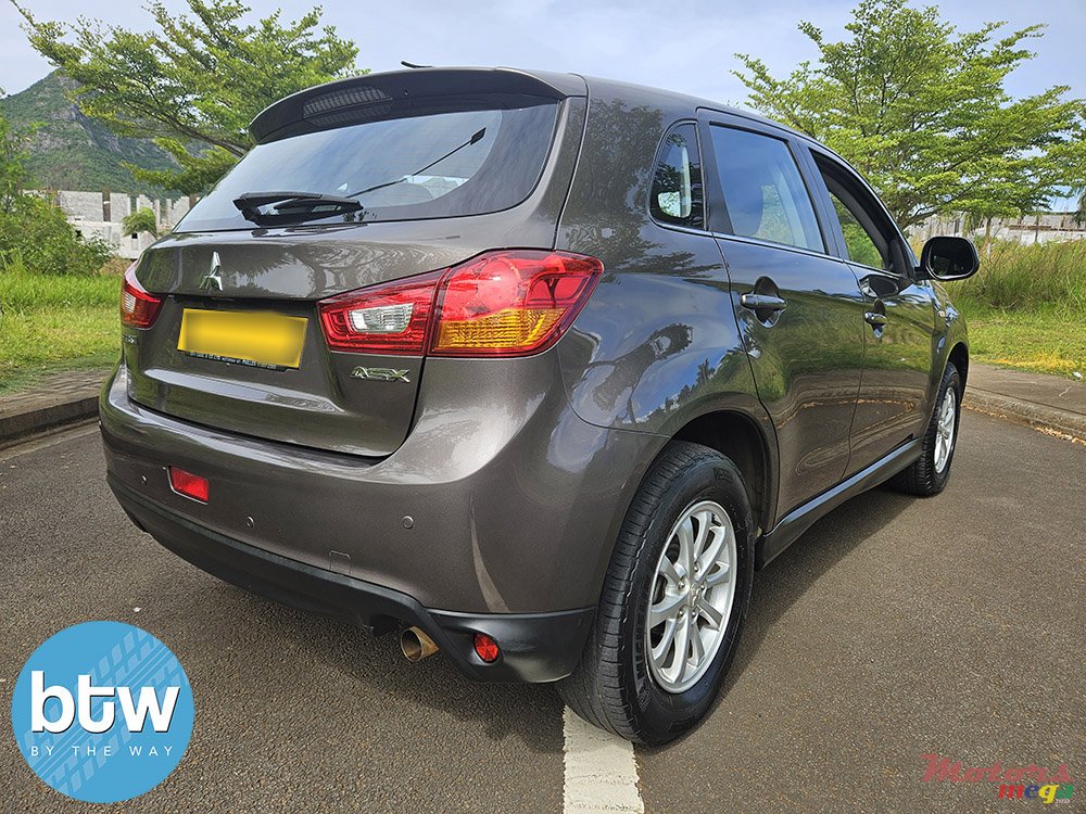 2015' Mitsubishi ASX photo #3