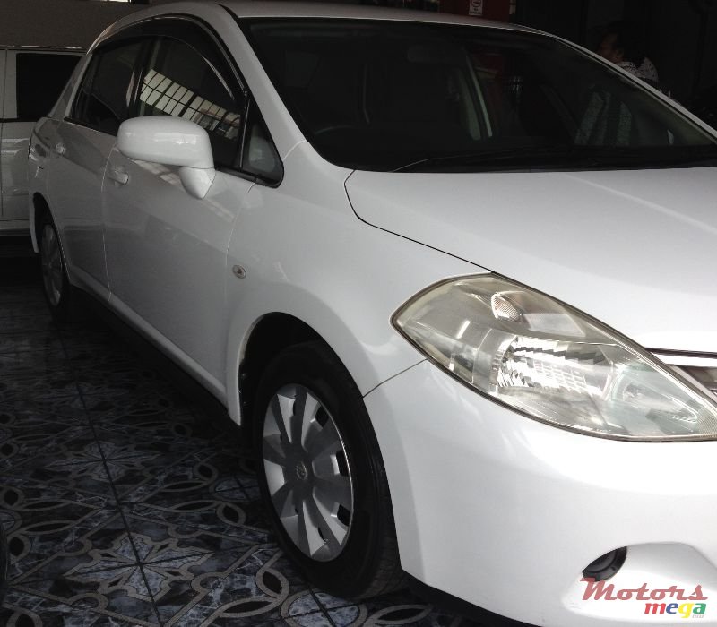 2008' Nissan Tiida photo #1