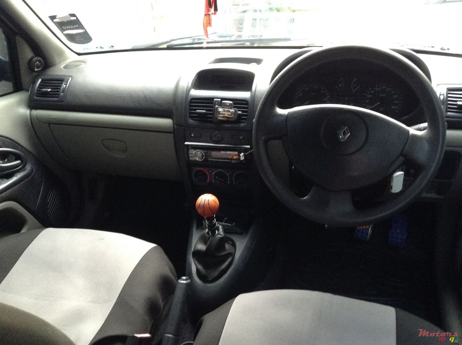 2003' Renault Clio photo #4