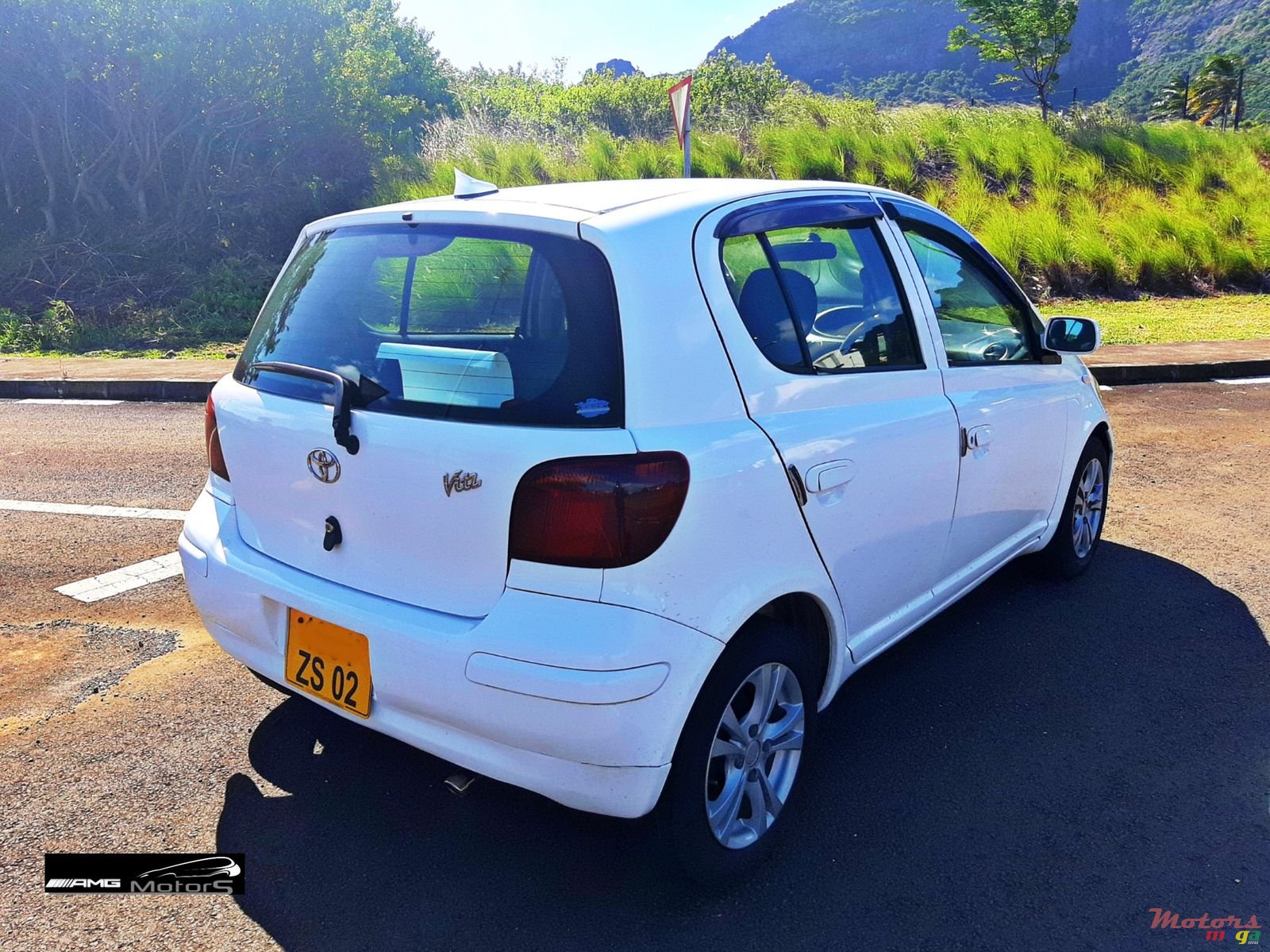 2002' Toyota Vitz photo #3