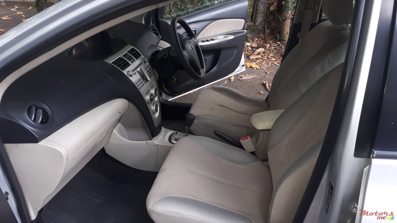 2007' Toyota Belta photo #5