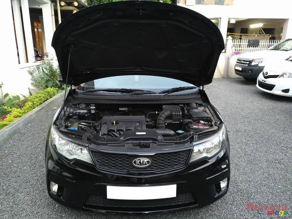 2011' Kia Cerato Coupe photo #6