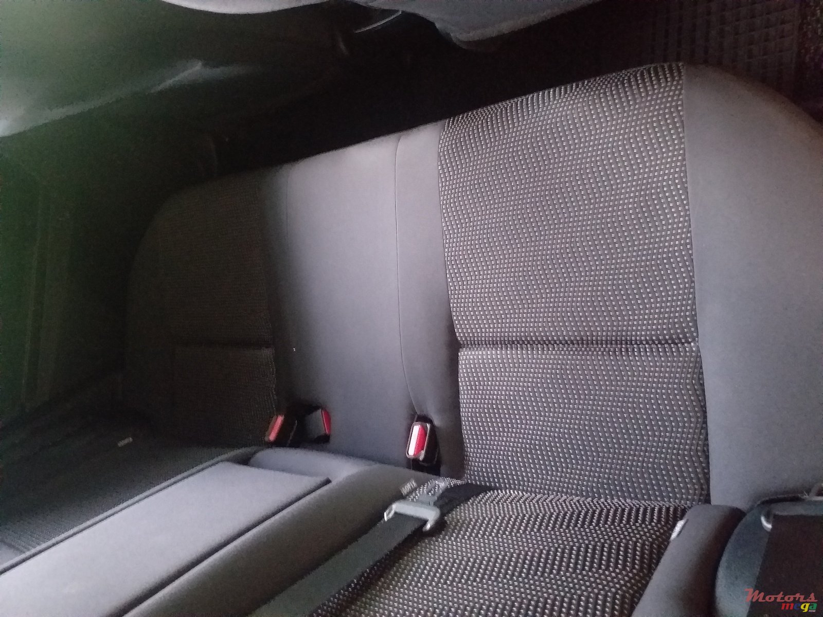 2013' Toyota Auris photo #6