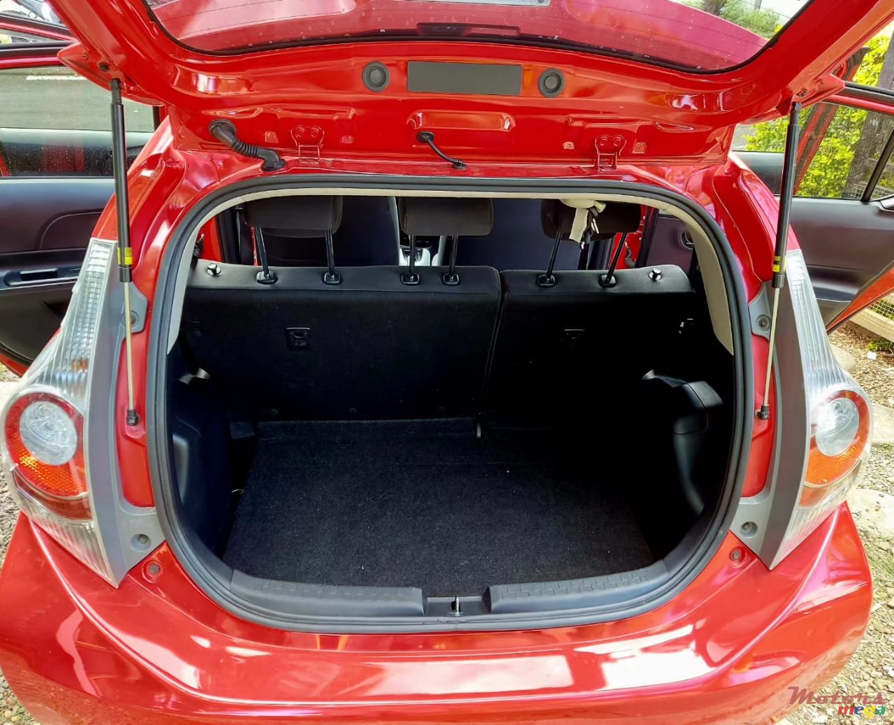 2014' Toyota Aqua Dorigine photo #4