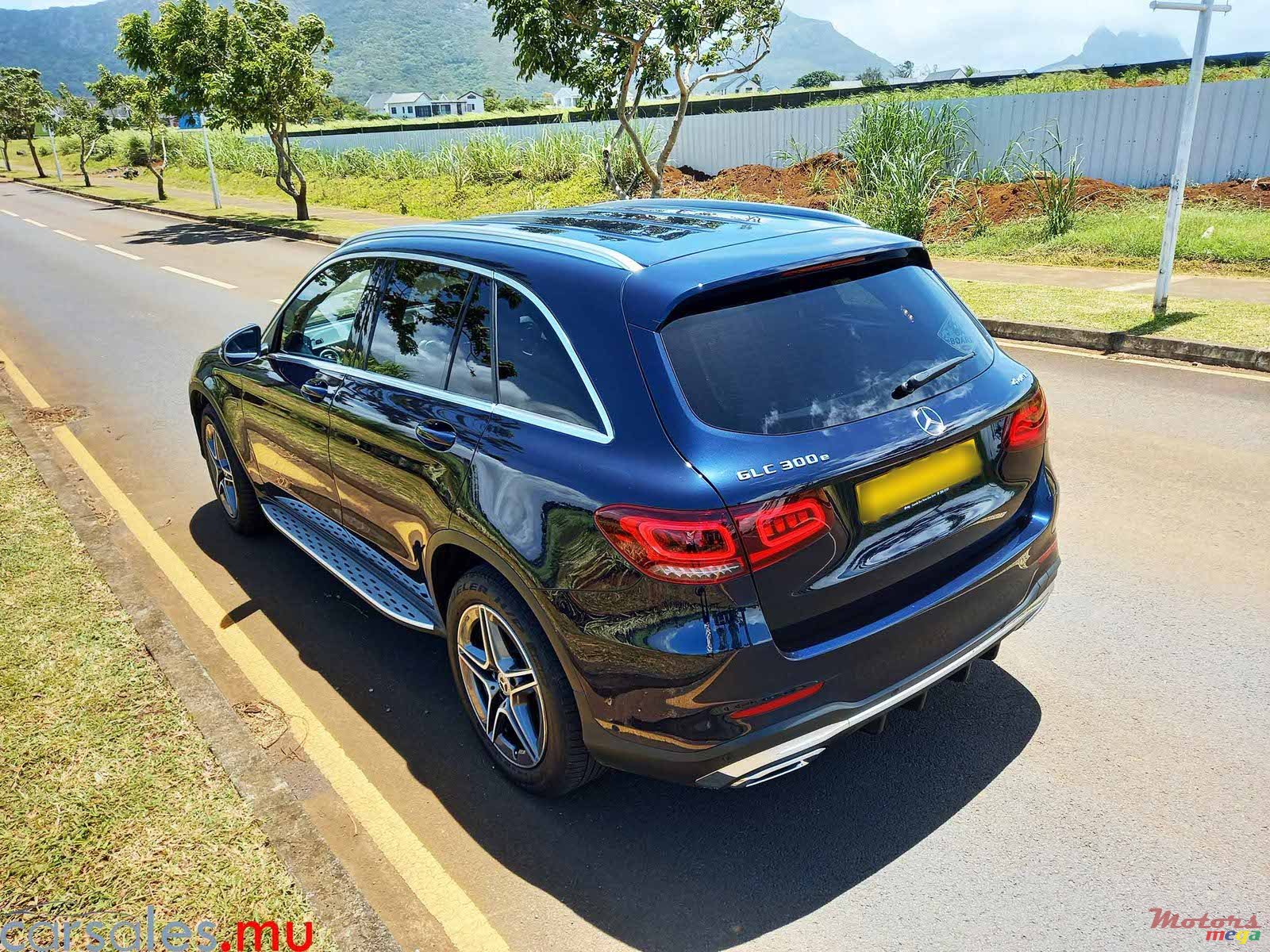 2021' Mercedes-Benz GL-Class GLC300e photo #3