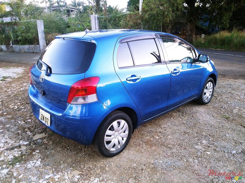 2007' Toyota Vitz photo #4